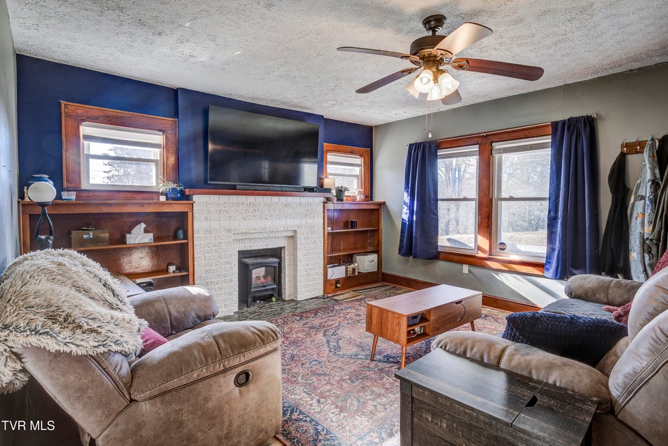 Photo #10: 332 Randolph Street