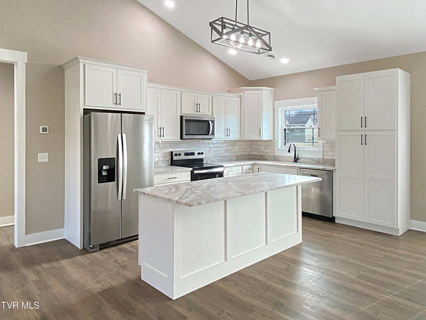 Photo #8: 120 Green Lawn Avenue