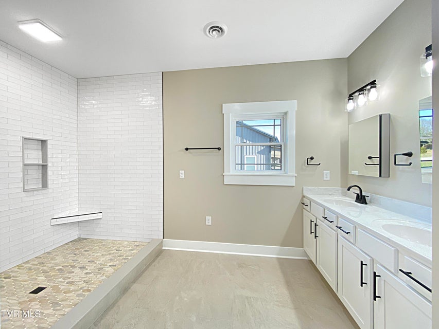 Photo #11: 120 Green Lawn Avenue