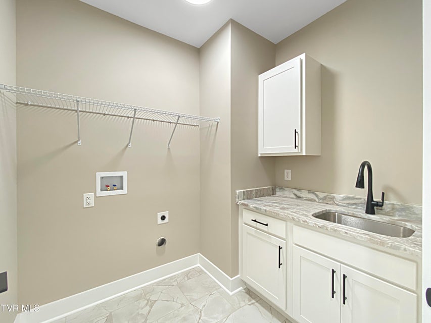 Photo #24: 120 Green Lawn Avenue