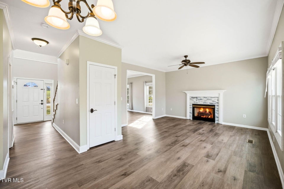 Photo #4: 203 Glen Oaks Drive