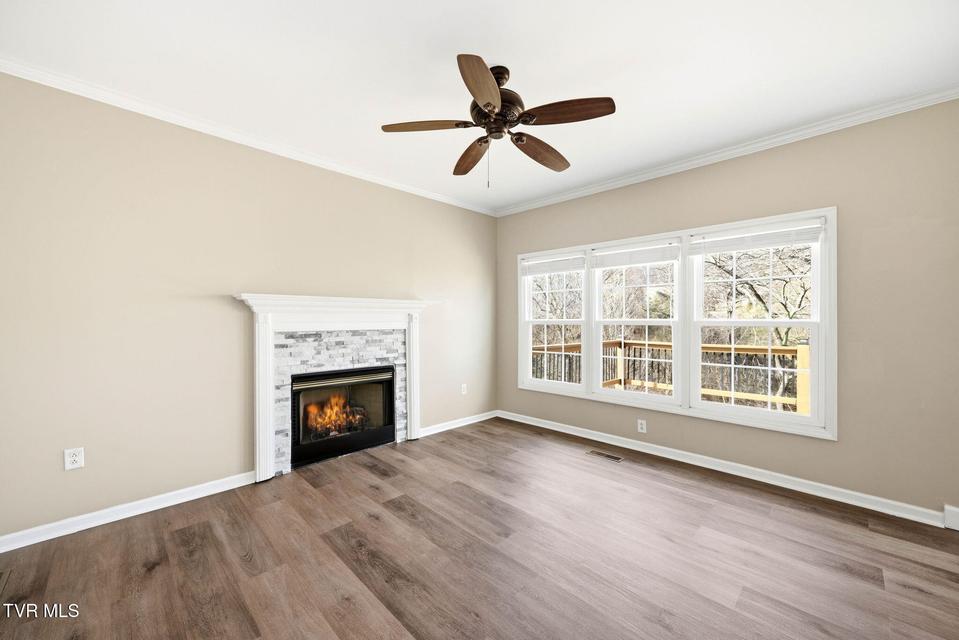 Photo #6: 203 Glen Oaks Drive