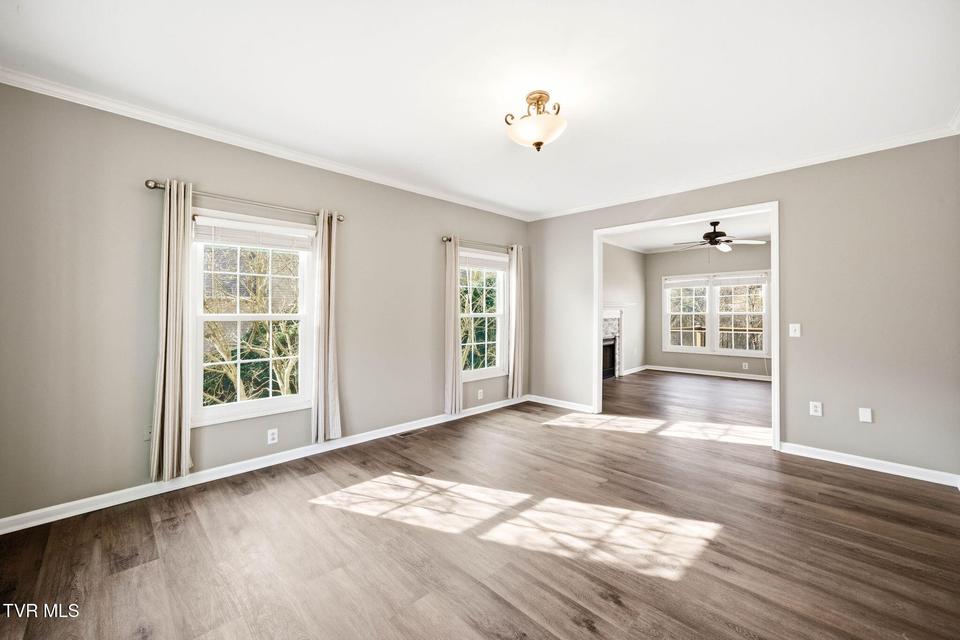 Photo #10: 203 Glen Oaks Drive