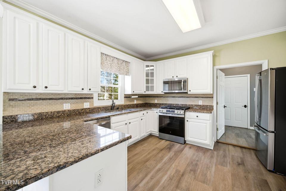 Photo #7: 203 Glen Oaks Drive