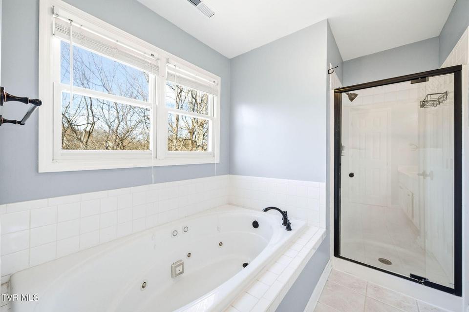 Photo #13: 203 Glen Oaks Drive