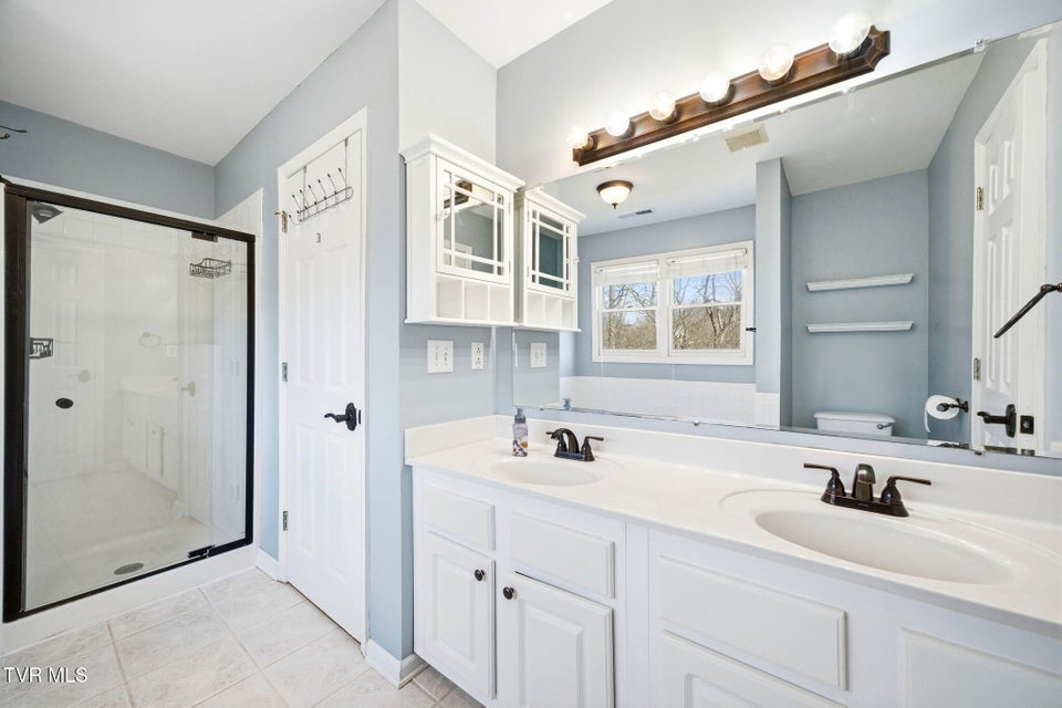 Photo #14: 203 Glen Oaks Drive