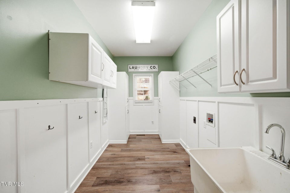 Photo #18: 203 Glen Oaks Drive