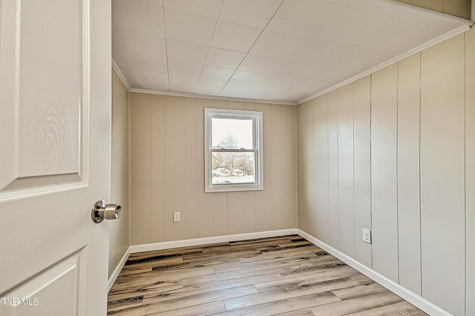 Photo #15: 918 Cedar Avenue