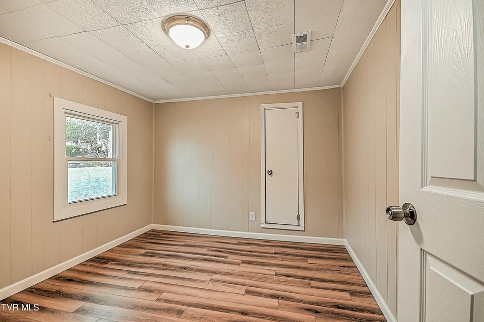 Photo #19: 918 Cedar Avenue