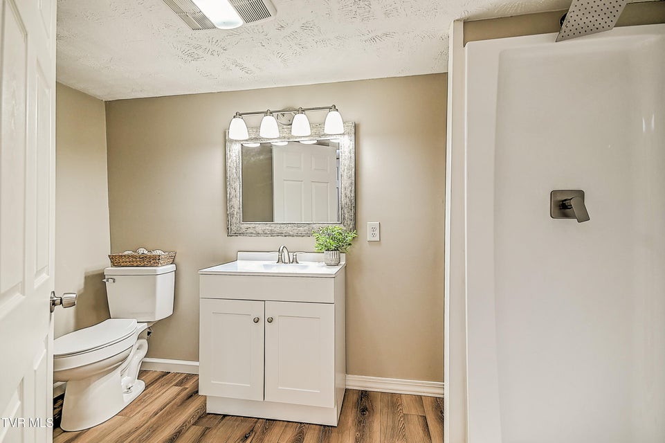 Photo #27: 918 Cedar Avenue