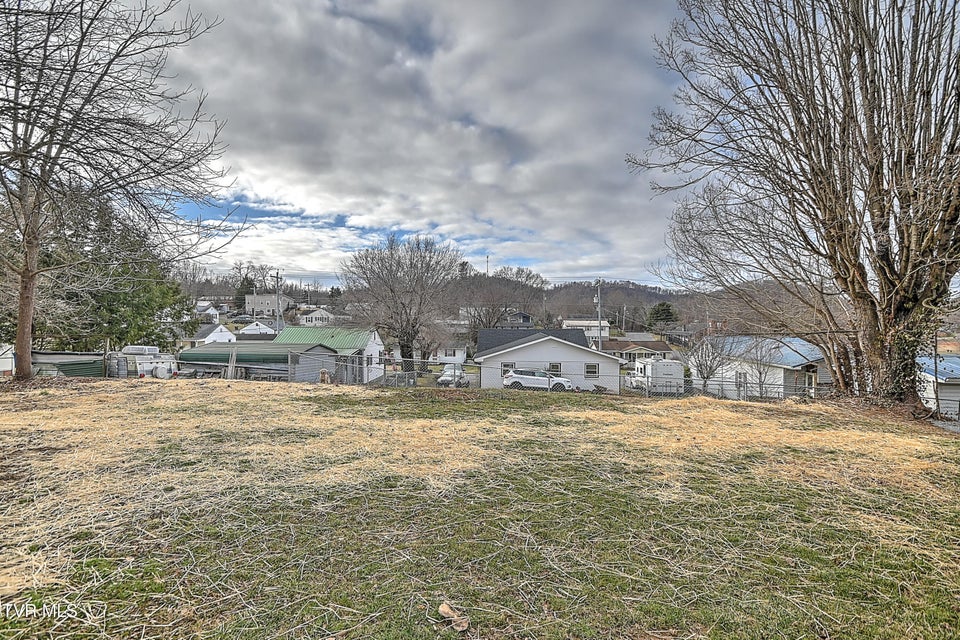 Photo #33: 918 Cedar Avenue