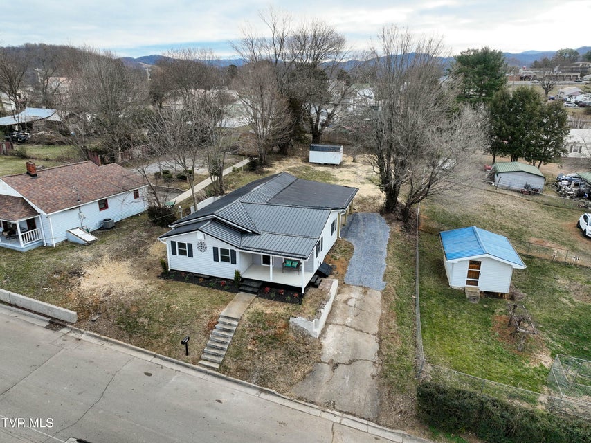 Photo #2: 918 Cedar Avenue