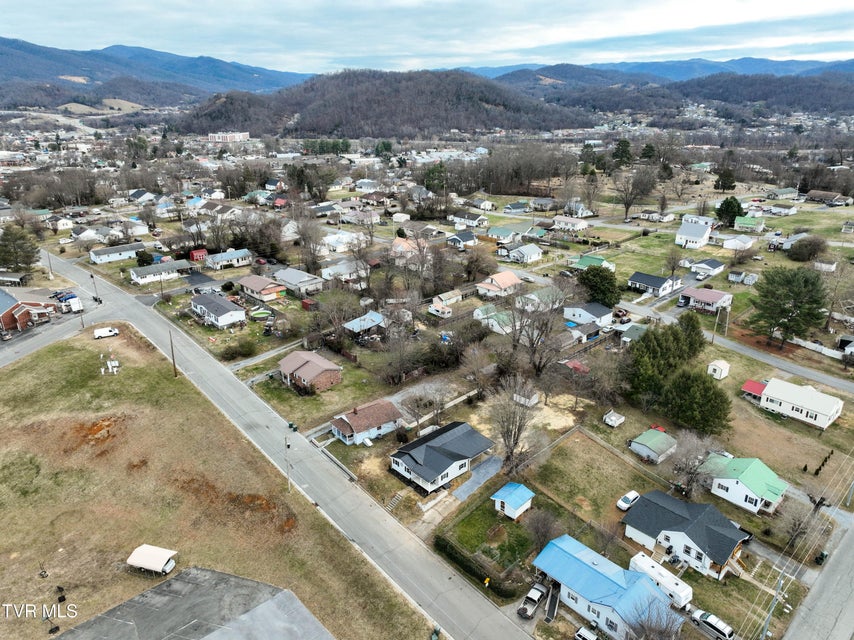 Photo #41: 918 Cedar Avenue