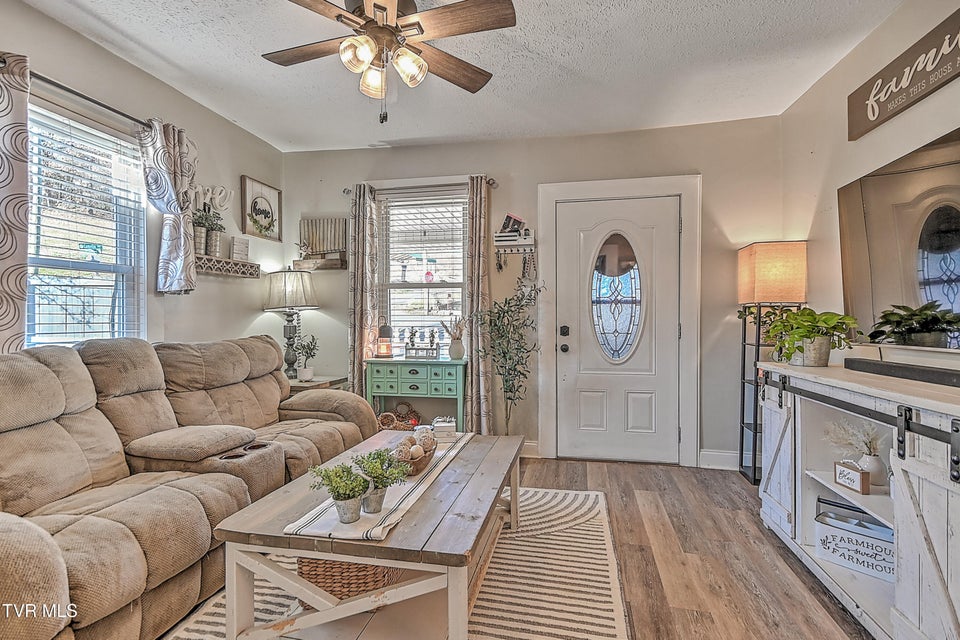 Photo #4: 1621 Charles Street