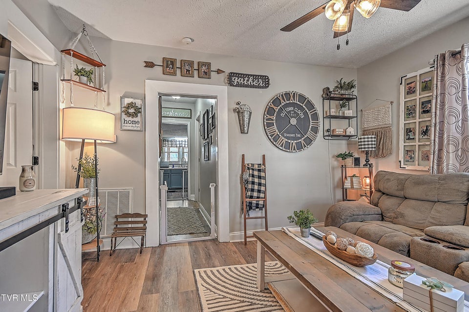 Photo #6: 1621 Charles Street