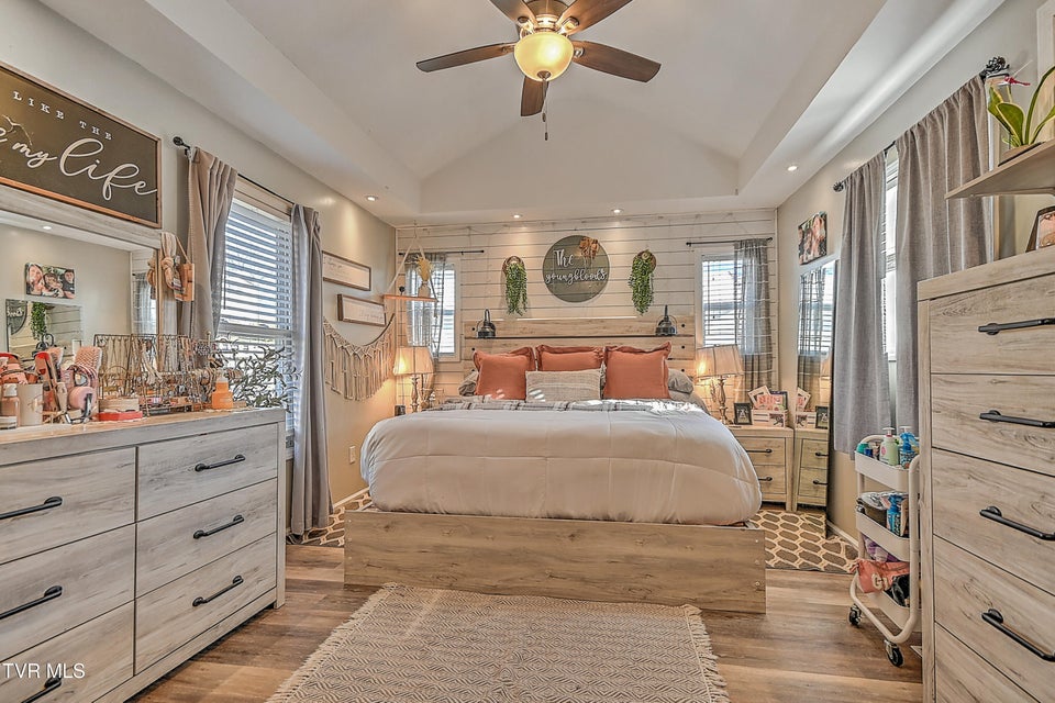 Photo #10: 1621 Charles Street