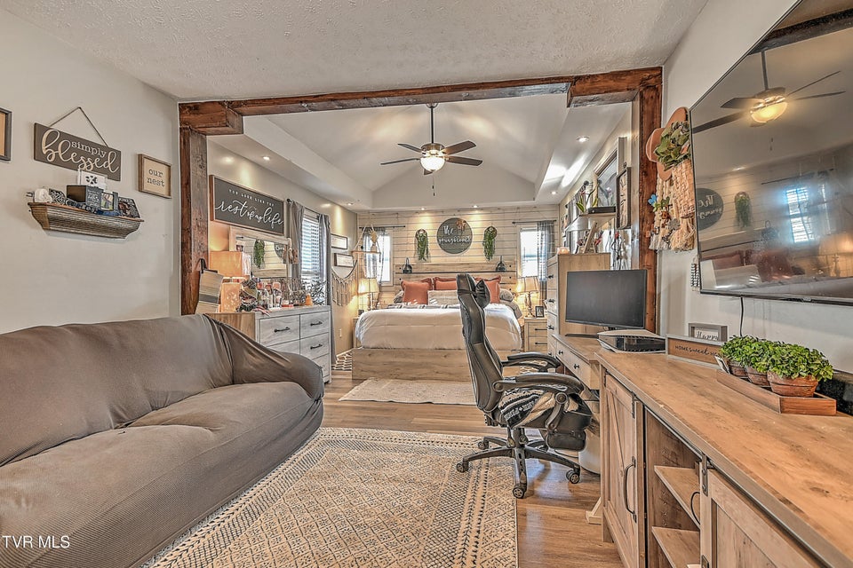 Photo #11: 1621 Charles Street