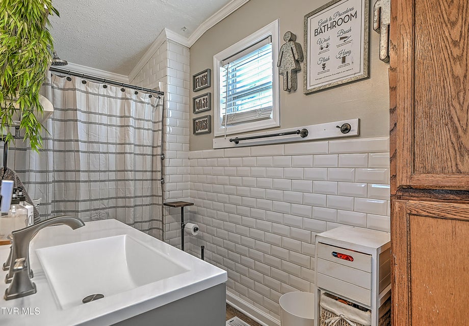 Photo #22: 1621 Charles Street