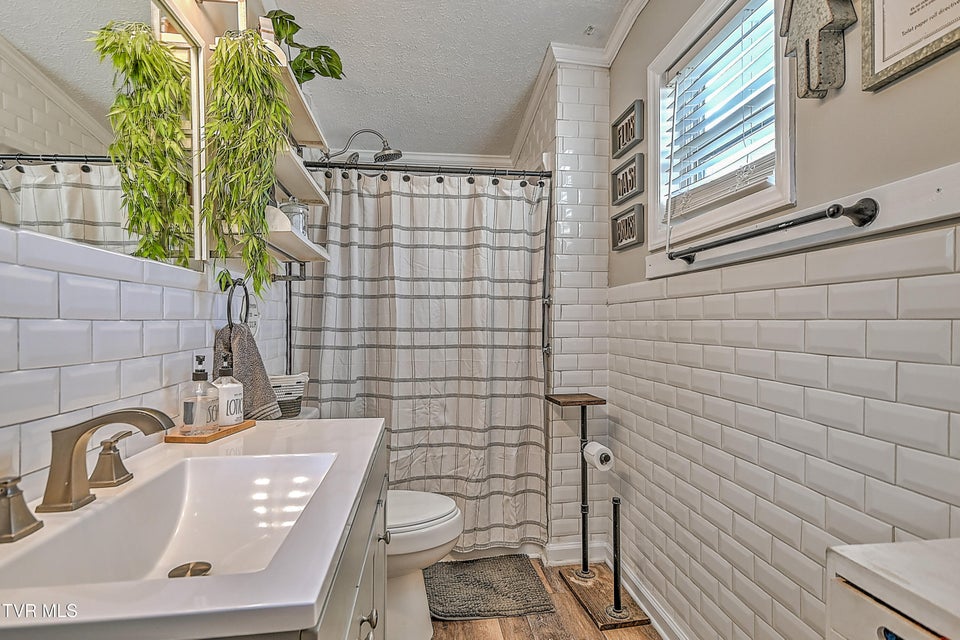 Photo #24: 1621 Charles Street