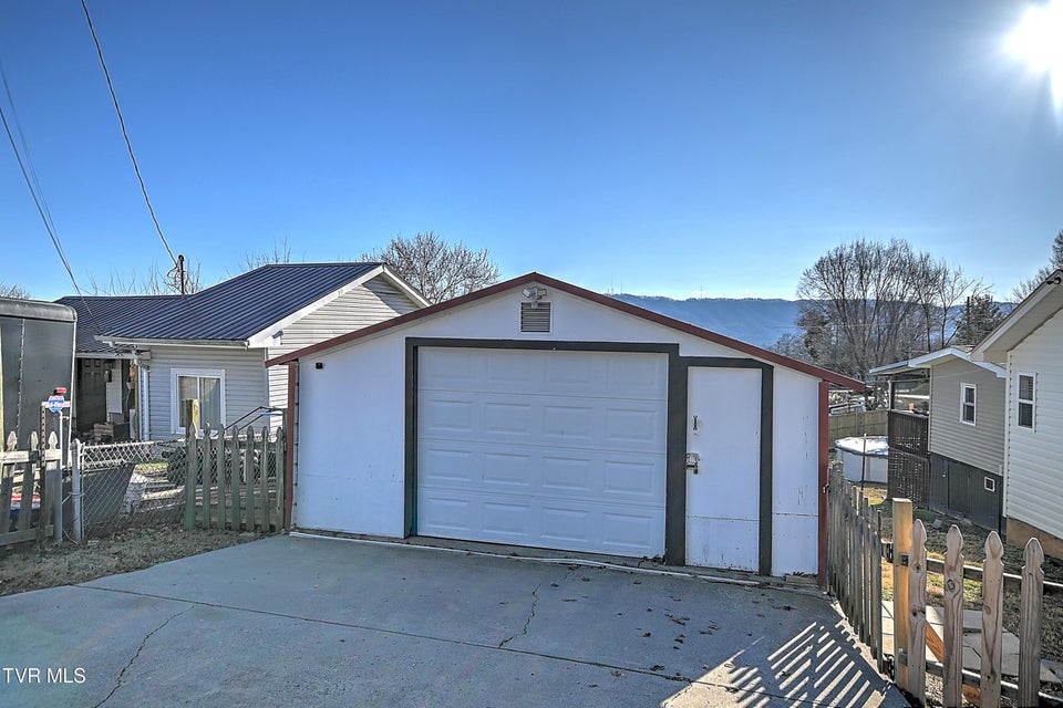 Photo #23: 1621 Charles Street