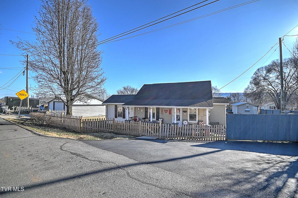 Photo #33: 1621 Charles Street