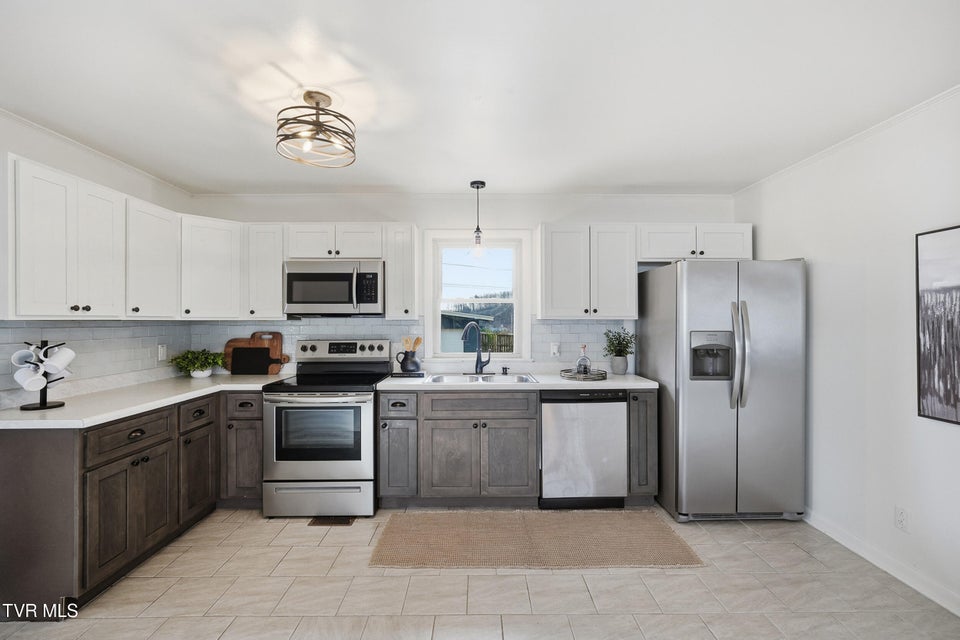 Photo #10: 613 Norris Avenue