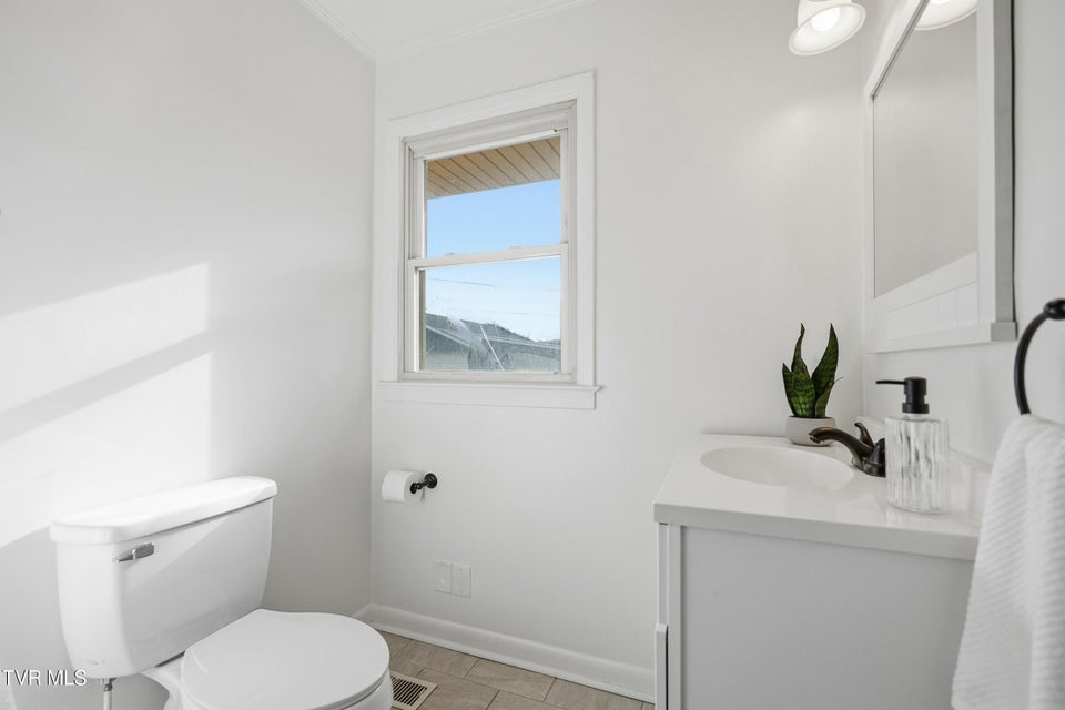 Photo #22: 613 Norris Avenue