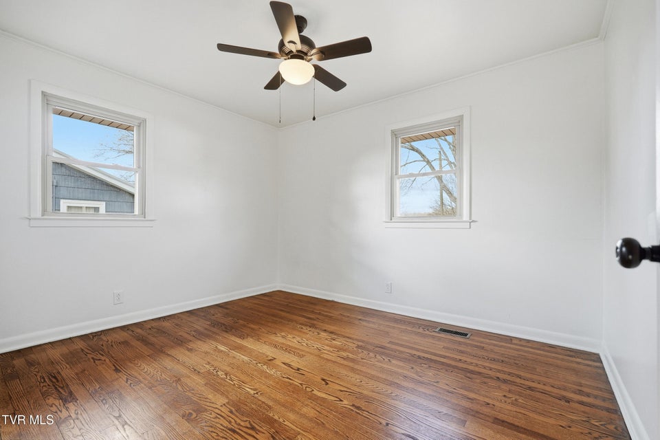 Photo #23: 613 Norris Avenue