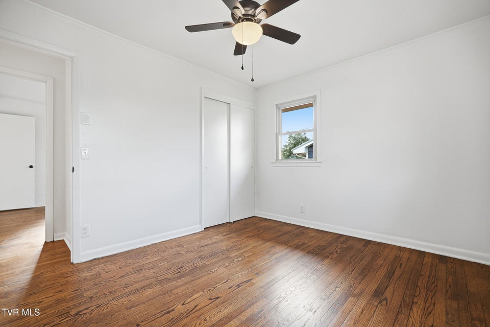 Photo #24: 613 Norris Avenue