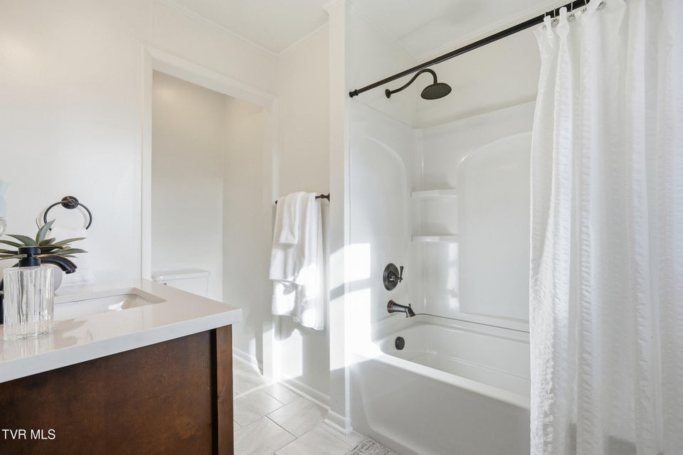 Photo #27: 613 Norris Avenue