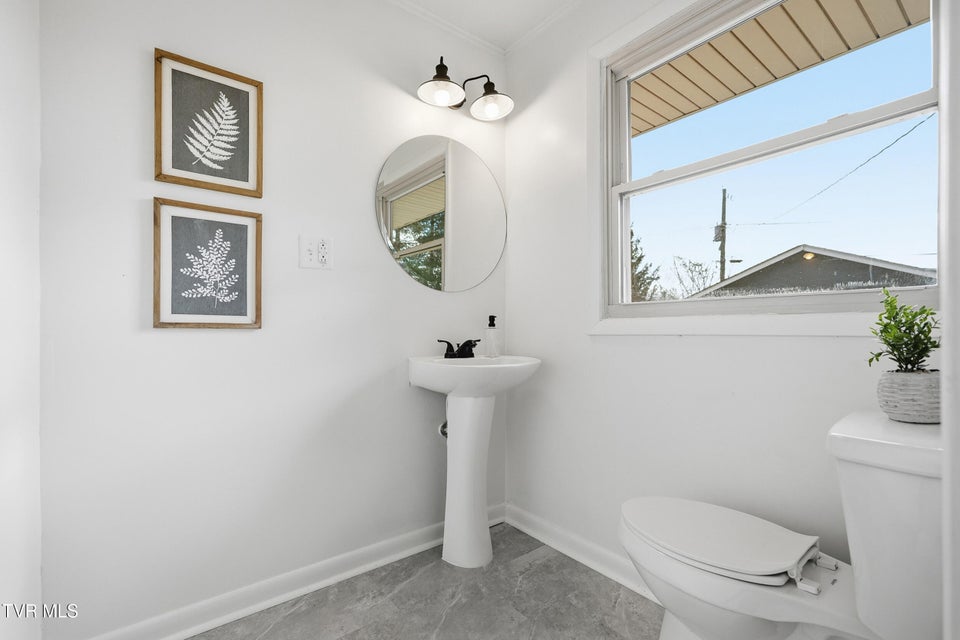 Photo #32: 613 Norris Avenue