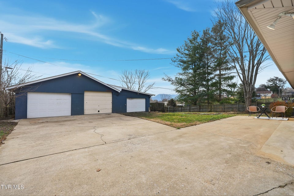 Photo #36: 613 Norris Avenue