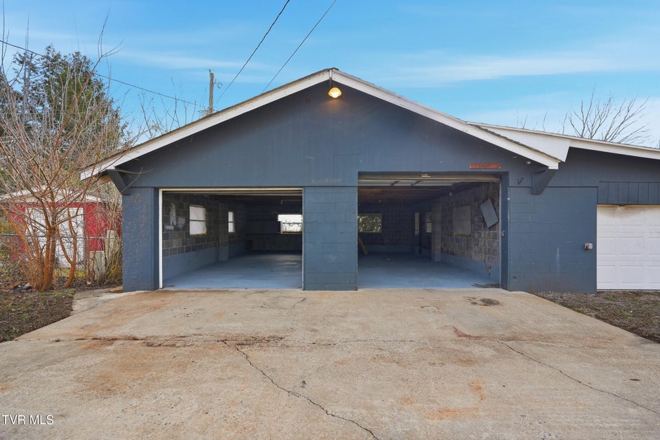 Photo #37: 613 Norris Avenue