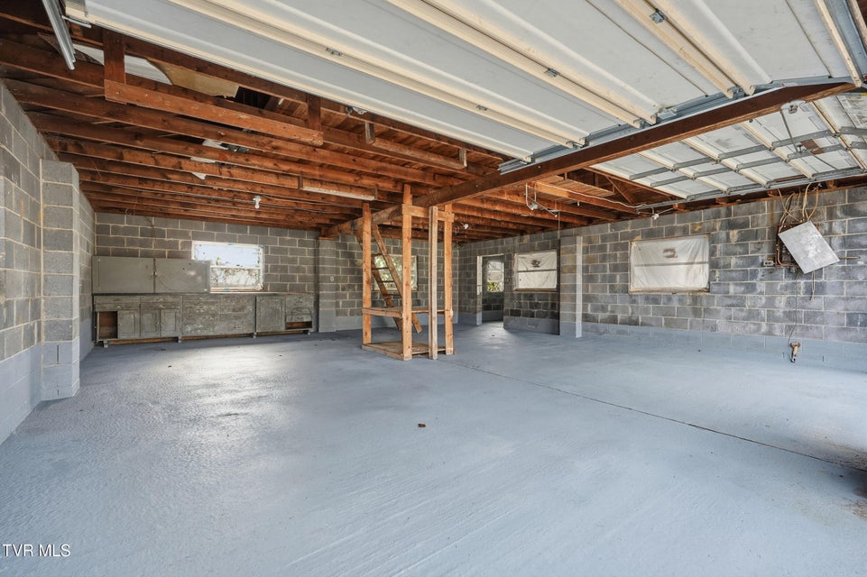 Photo #38: 613 Norris Avenue