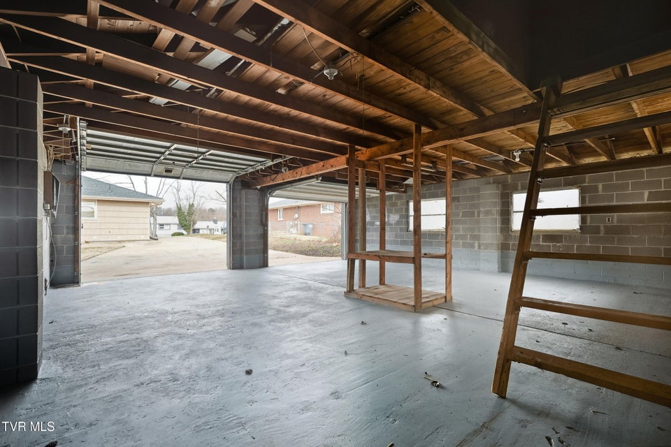 Photo #39: 613 Norris Avenue