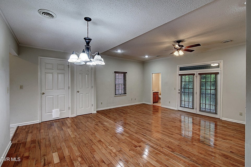 Photo #9: 33 Oak Leaf Circle