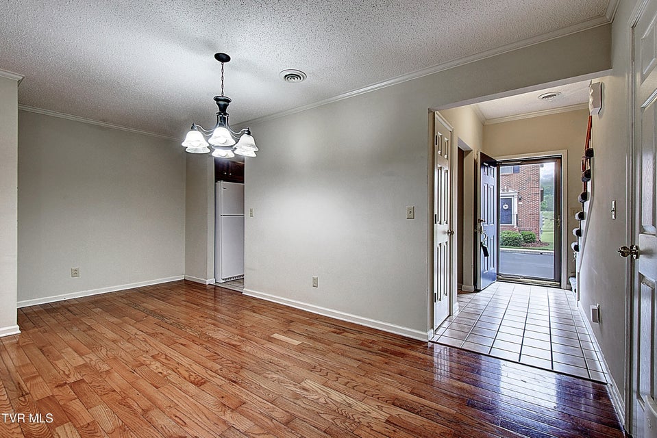 Photo #10: 33 Oak Leaf Circle