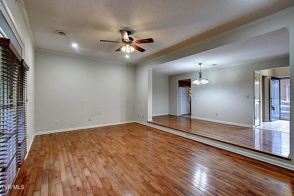 Photo #14: 33 Oak Leaf Circle