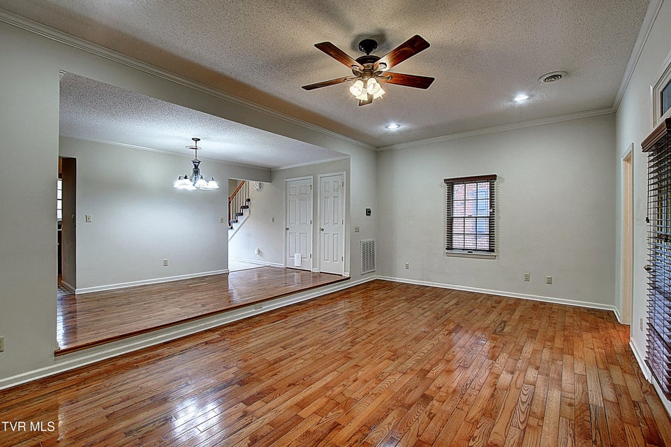 Photo #15: 33 Oak Leaf Circle