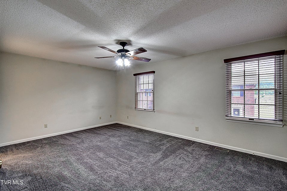 Photo #21: 33 Oak Leaf Circle