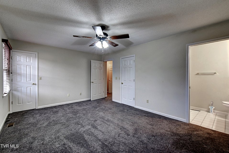 Photo #22: 33 Oak Leaf Circle