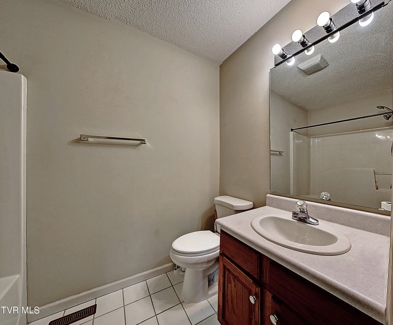 Photo #23: 33 Oak Leaf Circle