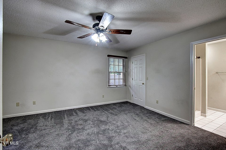 Photo #24: 33 Oak Leaf Circle