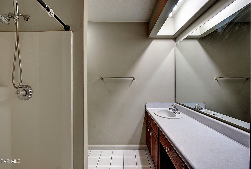 Photo #26: 33 Oak Leaf Circle