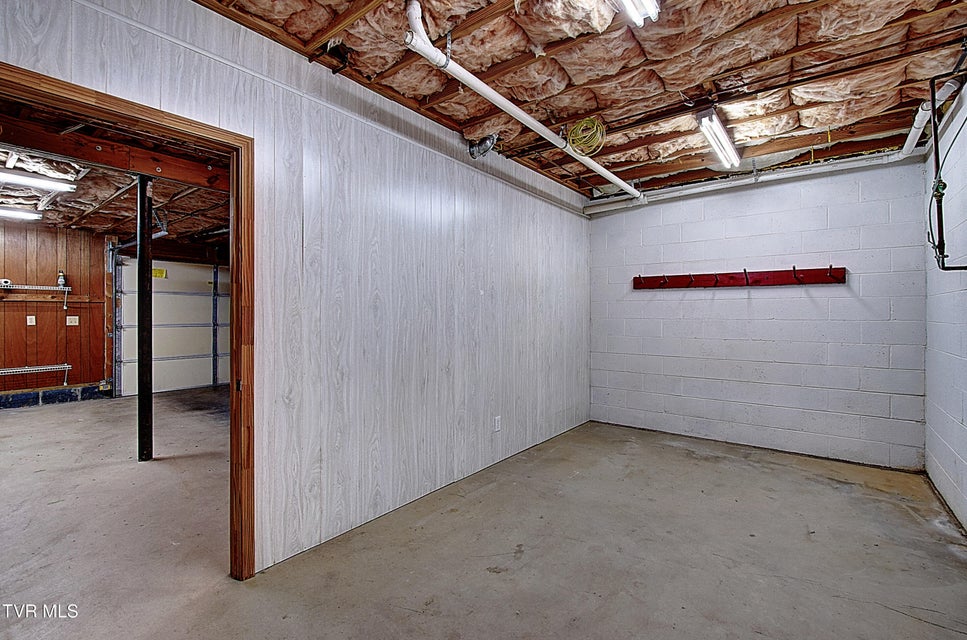 Photo #28: 33 Oak Leaf Circle