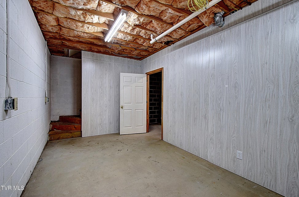 Photo #29: 33 Oak Leaf Circle