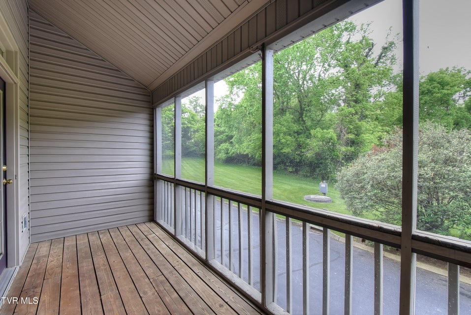 Photo #32: 33 Oak Leaf Circle