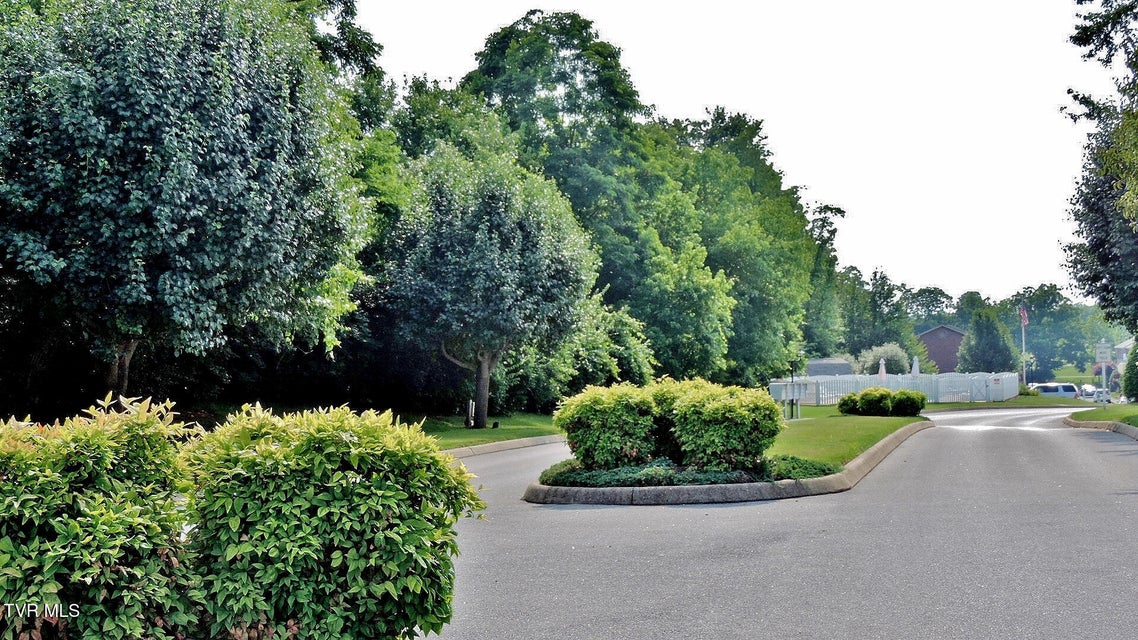 Photo #37: 33 Oak Leaf Circle