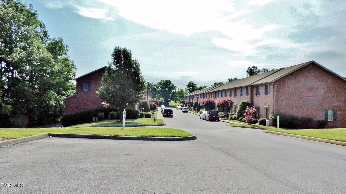 Photo #39: 33 Oak Leaf Circle