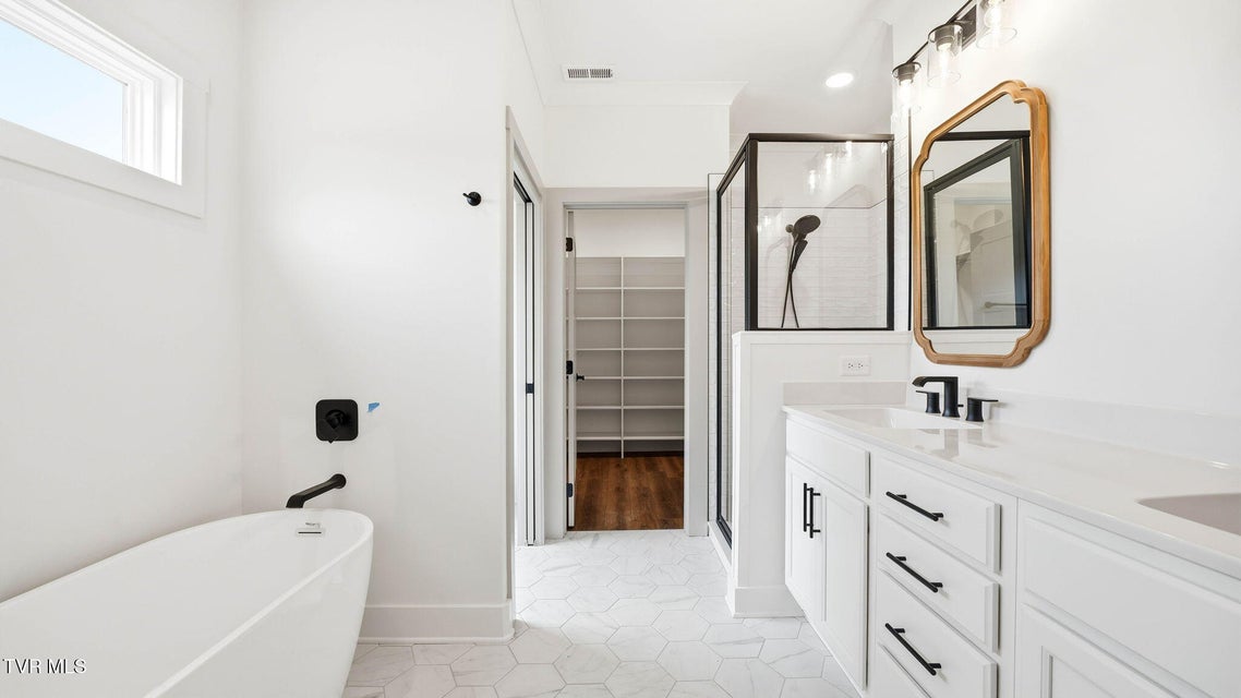 Photo #41: 1445 Cabot Cove